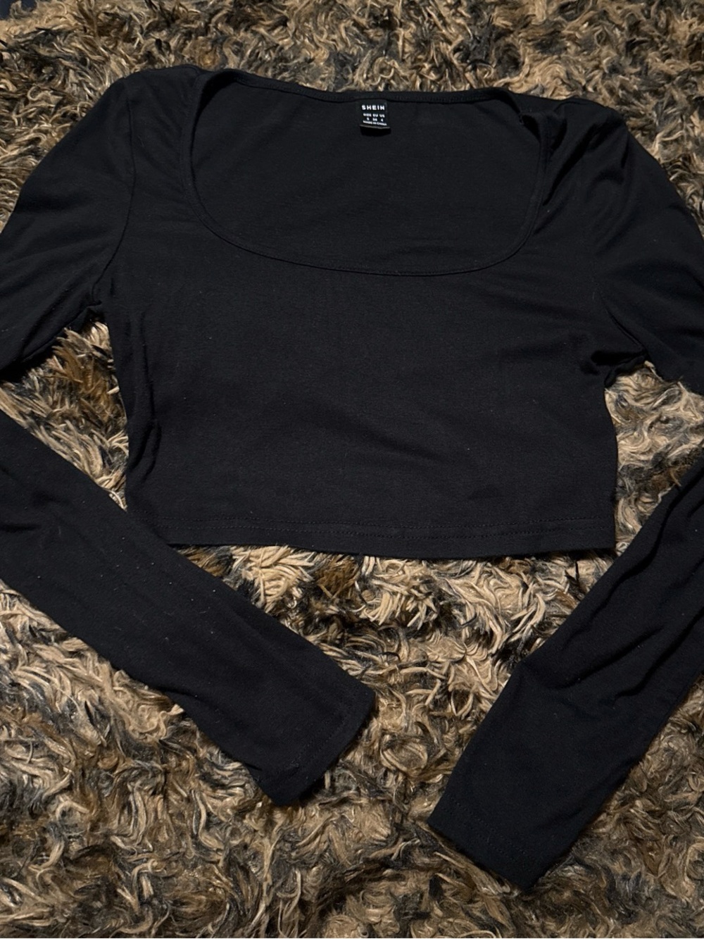 black fitted cropped long sleeve